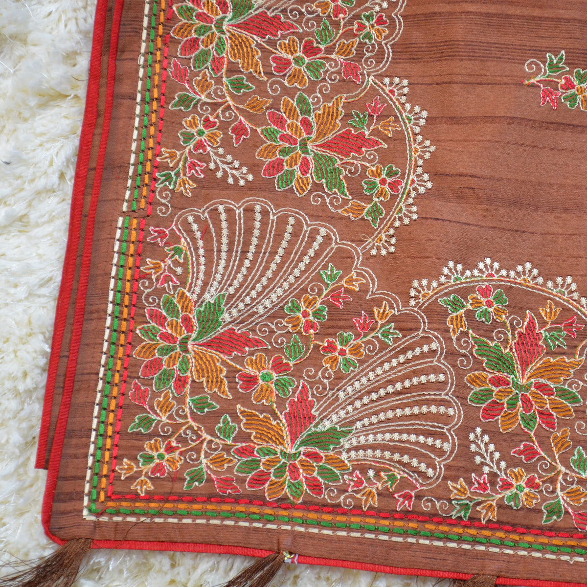 TUSSAR SAREE WITH THREAD EMBROIDERY